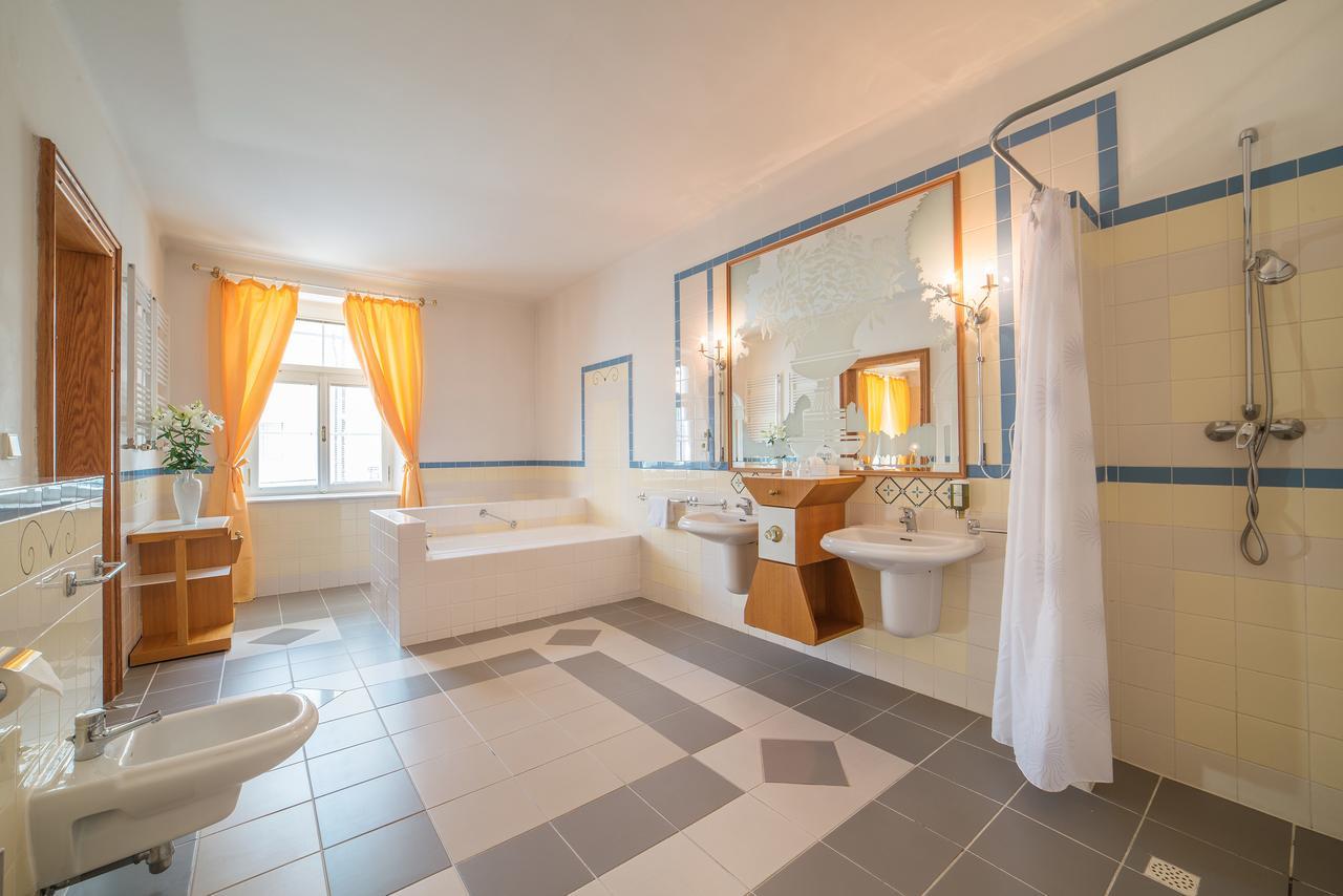 Hotel Three Lilies Inkl Aquaforum Františkovy Lázně Eksteriør bilde