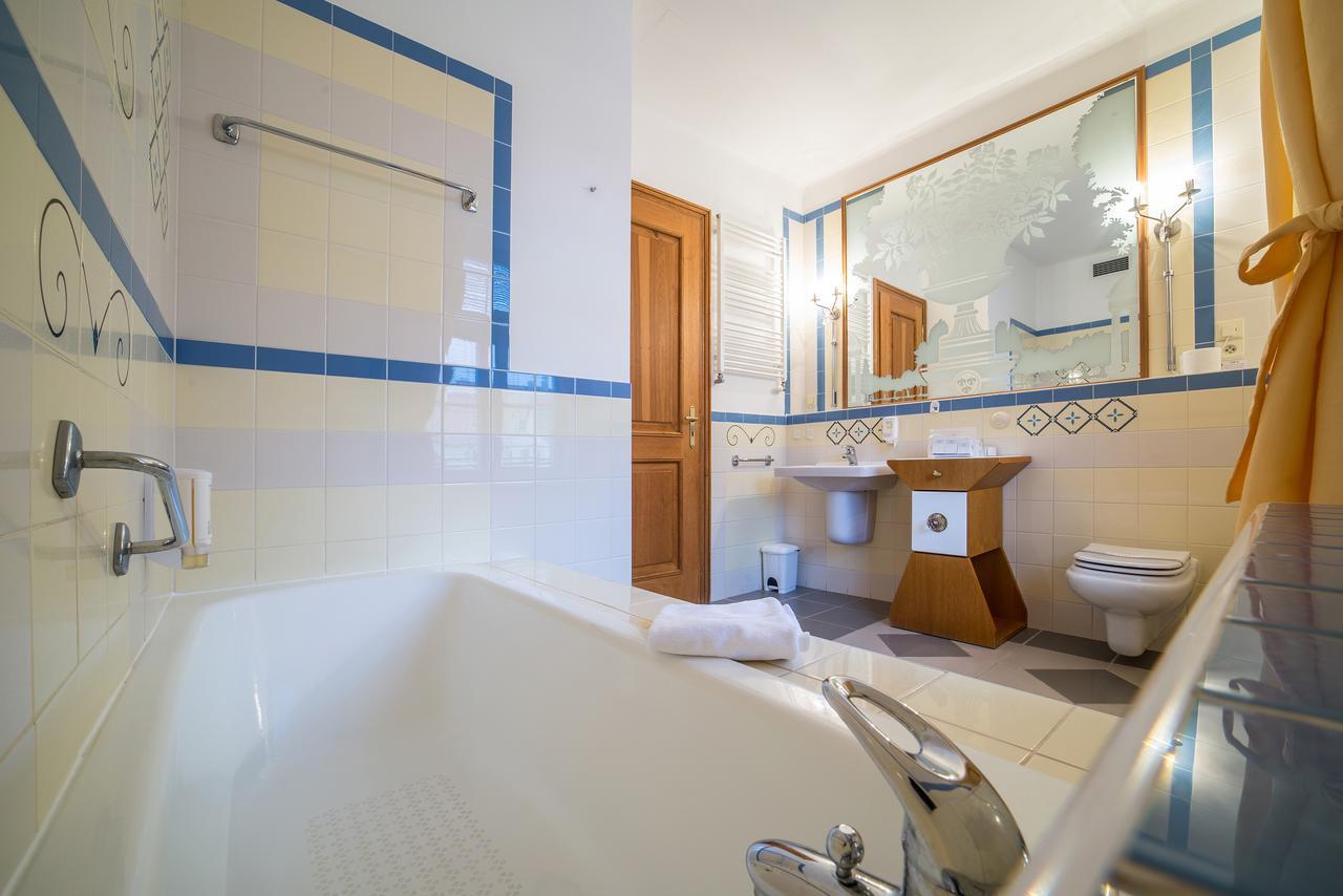 Hotel Three Lilies Inkl Aquaforum Františkovy Lázně Eksteriør bilde