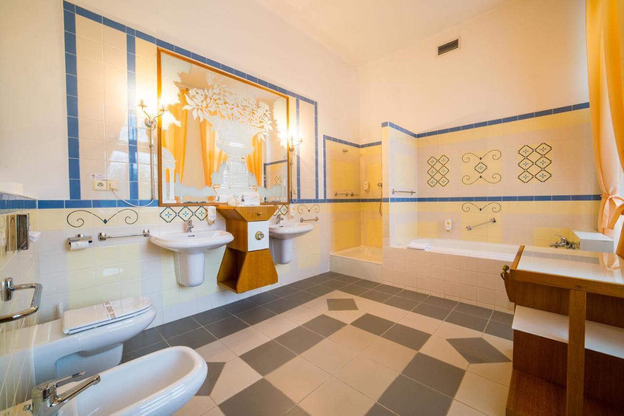 Hotel Three Lilies Inkl Aquaforum Františkovy Lázně Eksteriør bilde