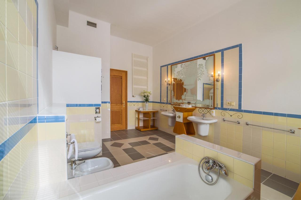Hotel Three Lilies Inkl Aquaforum Františkovy Lázně Eksteriør bilde